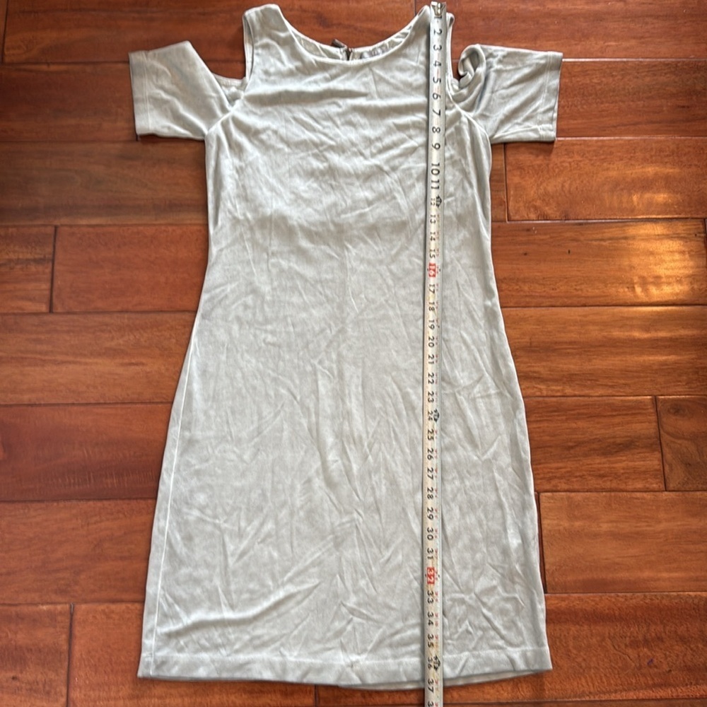 Tart Collections Gray Clouds Knit Cold Shoulder Knee Length Dress Size Medium - Picture 6 of 6